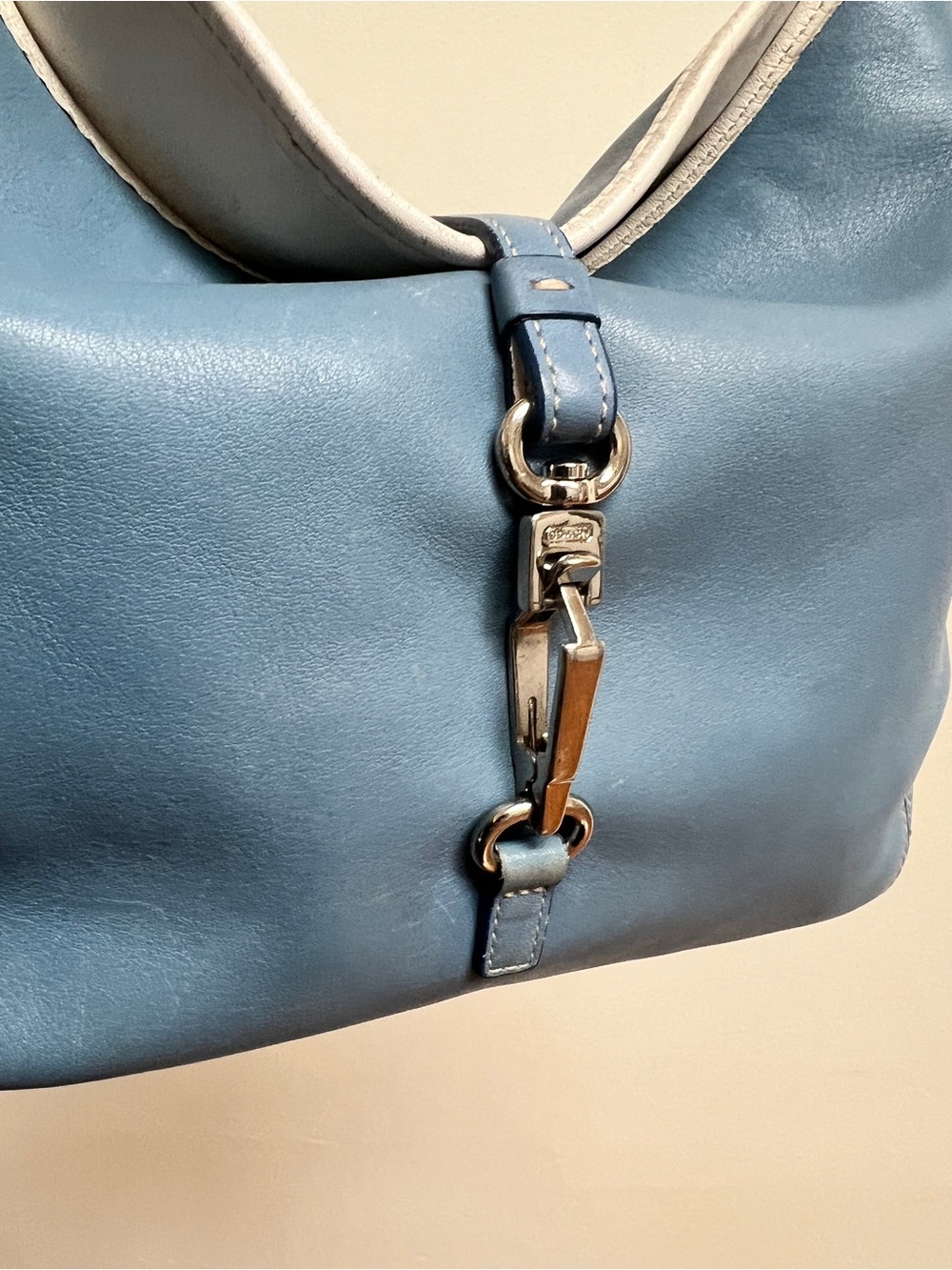 Coach- Hamptons clasp hobo Blue Leather Shoulder Bag with White Trim - Picture 2 of 14